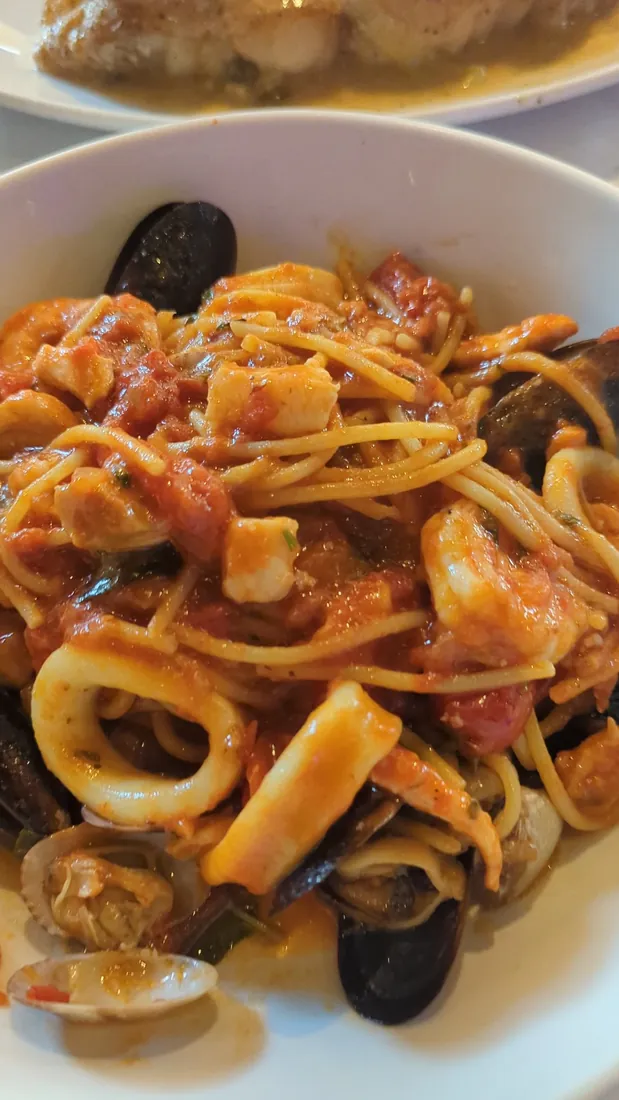 Spaghetti ai frutti di mare with mussels, clams and squid